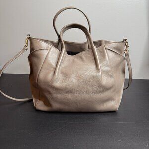 Oliveve Zoe Leather Tote in the color Gray
